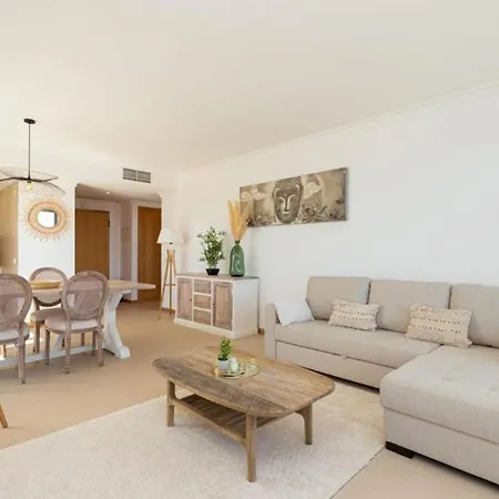 Snazzy Varandas Do Castelo One-bedroom Sleeps 2 Person Apartment