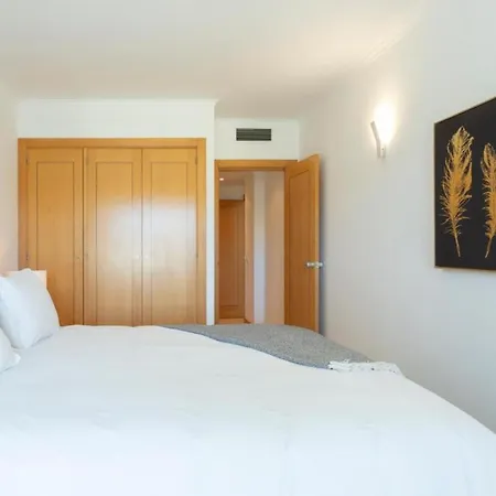 Snazzy Varandas Do Castelo One-bedroom Sleeps 2 Person Apartment *