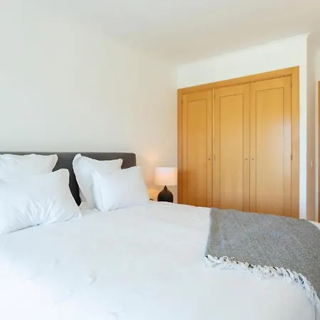 Snazzy Varandas Do Castelo One-bedroom Sleeps 2 Person Apartment *