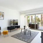 Snazzy Varandas Do Castelo One-bedroom Sleeps 2 Person