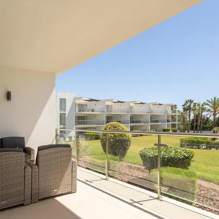 Snazzy Varandas Do Castelo One-bedroom Sleeps 2 Person アパート アルブフェイラ