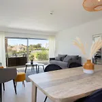 アパート Snazzy Varandas Do Castelo One-bedroom Sleeps 2 Person アルブフェイラ